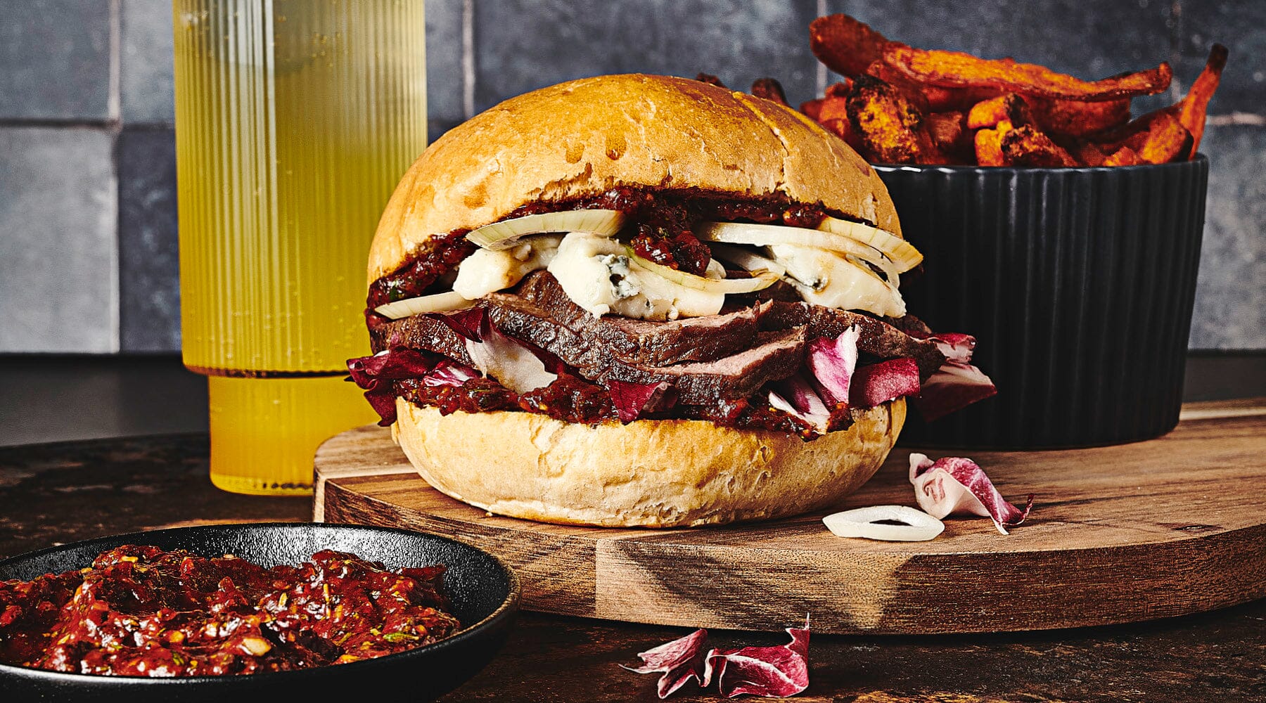 Lamm Burger mit Süßkartoffel Pommes