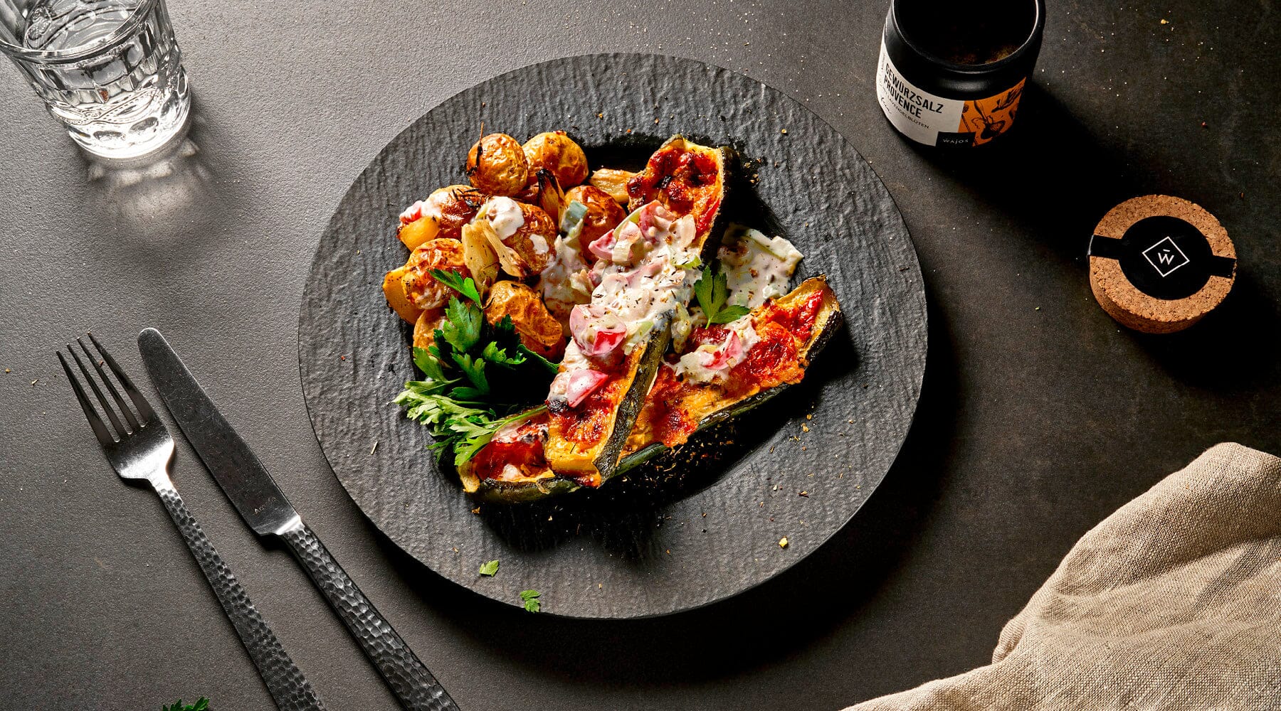 Gefüllte und überbackene Zucchini