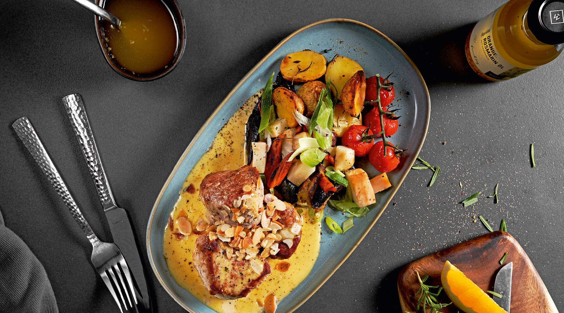 Schweinefilet-Medaillons Rezept mit Orangen-Rosmarin-Hollandaise