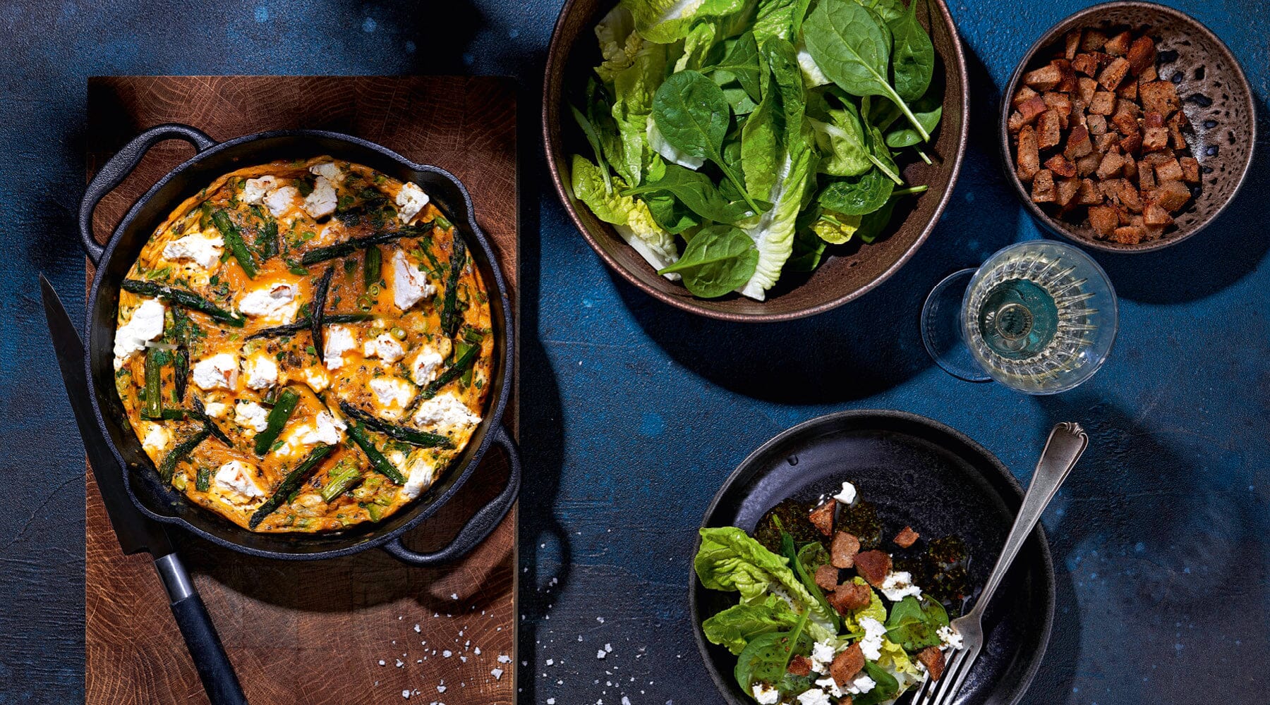 Vegetarisches Frittata Rezept: Spargel-Frittata mit grünem Salat