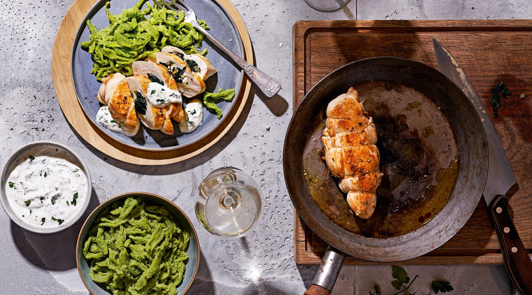 Gefüllte Hähnchenbrust mit selbstgemachten Bärlauchspätzle
