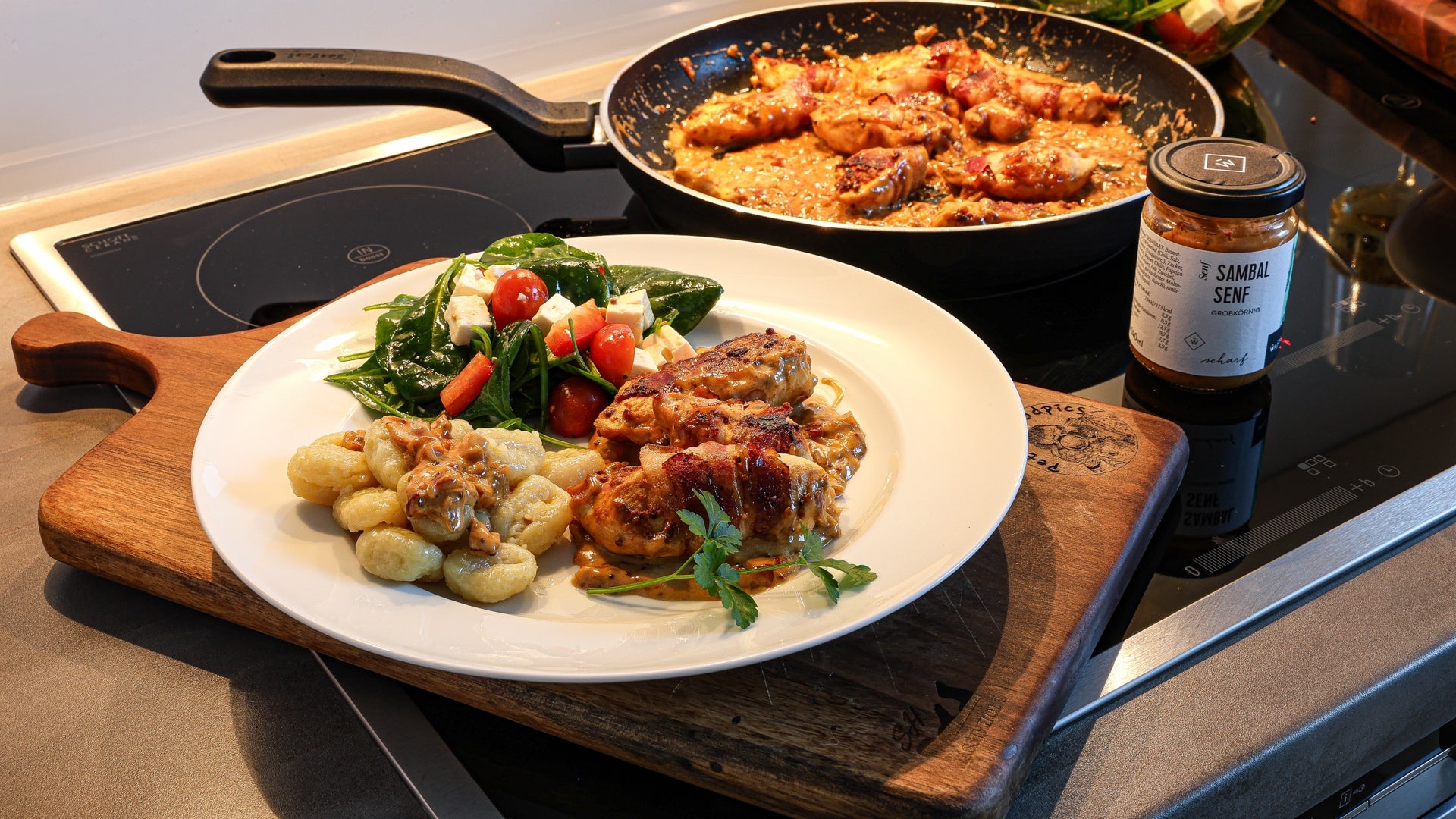 Maishähnchenbrust im Bacon Mantel