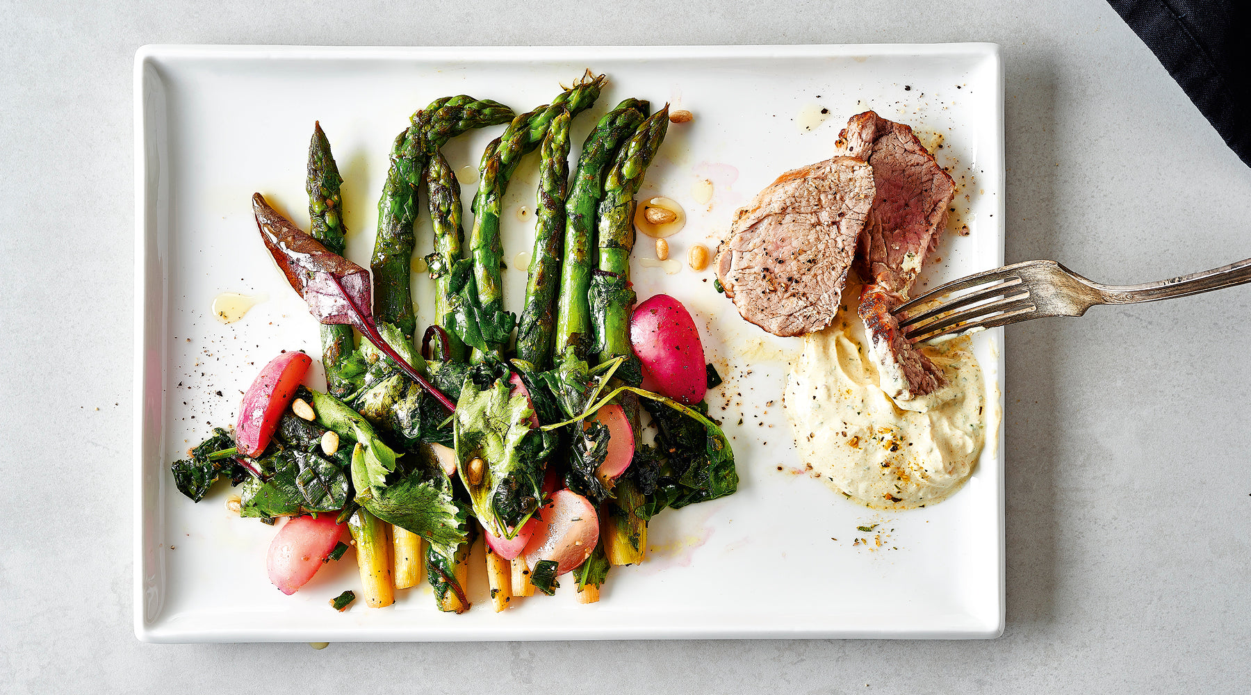 Grüner Spargel mit Café de Paris Hollandaise