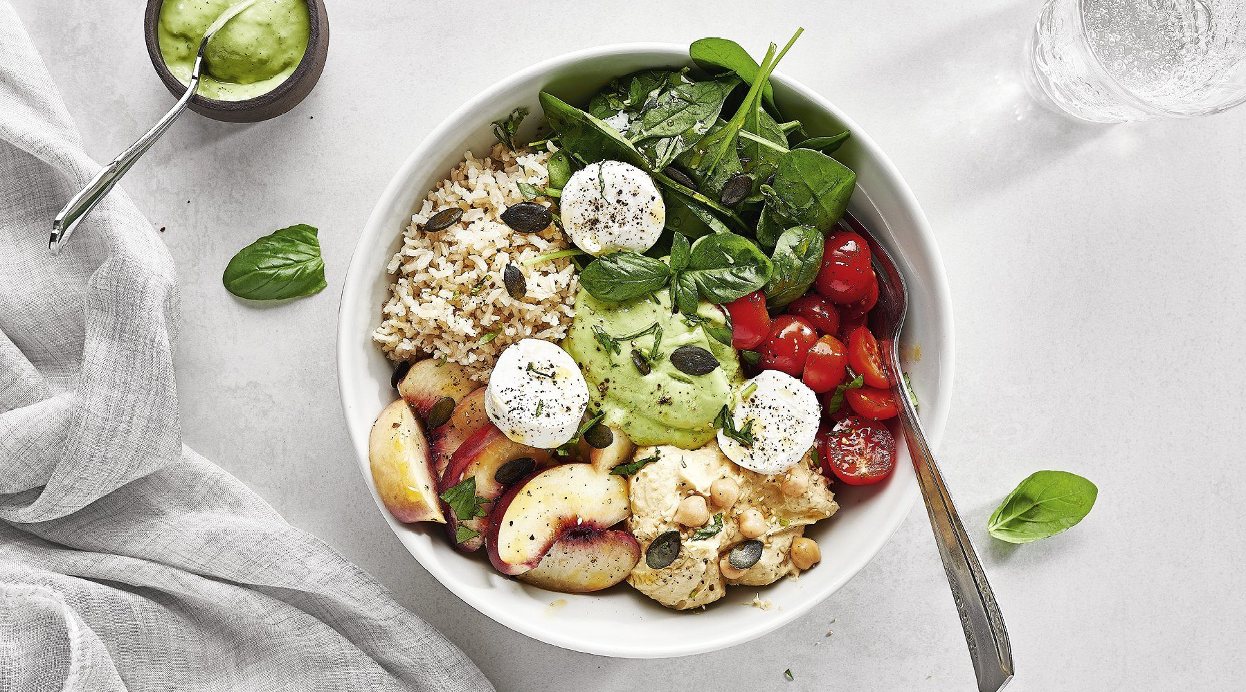 BUDDHA BOWL MIT GEGRILLTEM PFIRSICH