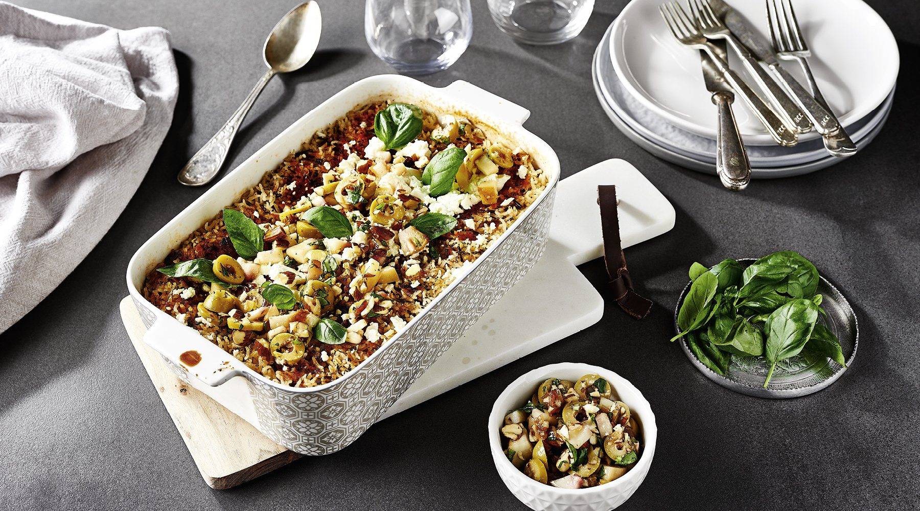 GEBACKENER REIS MIT BASILIKUM-SALSA