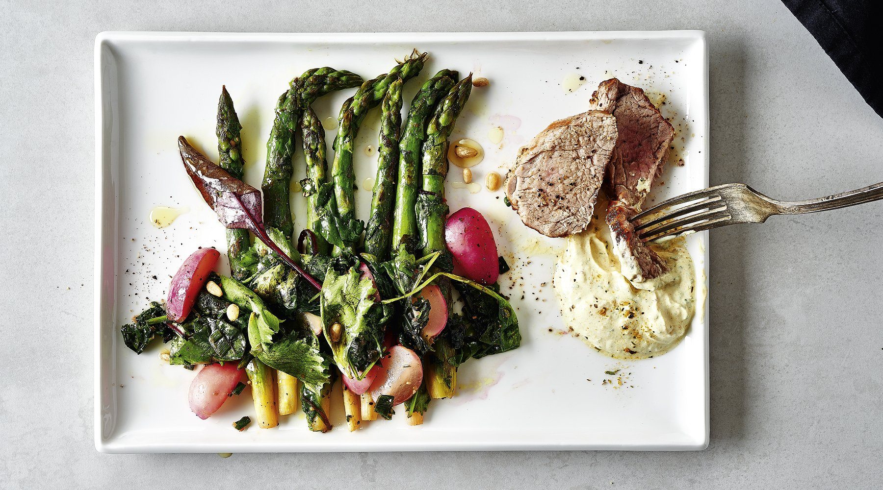 GEBRATENER SPARGEL MIT SCHWEINEFILET