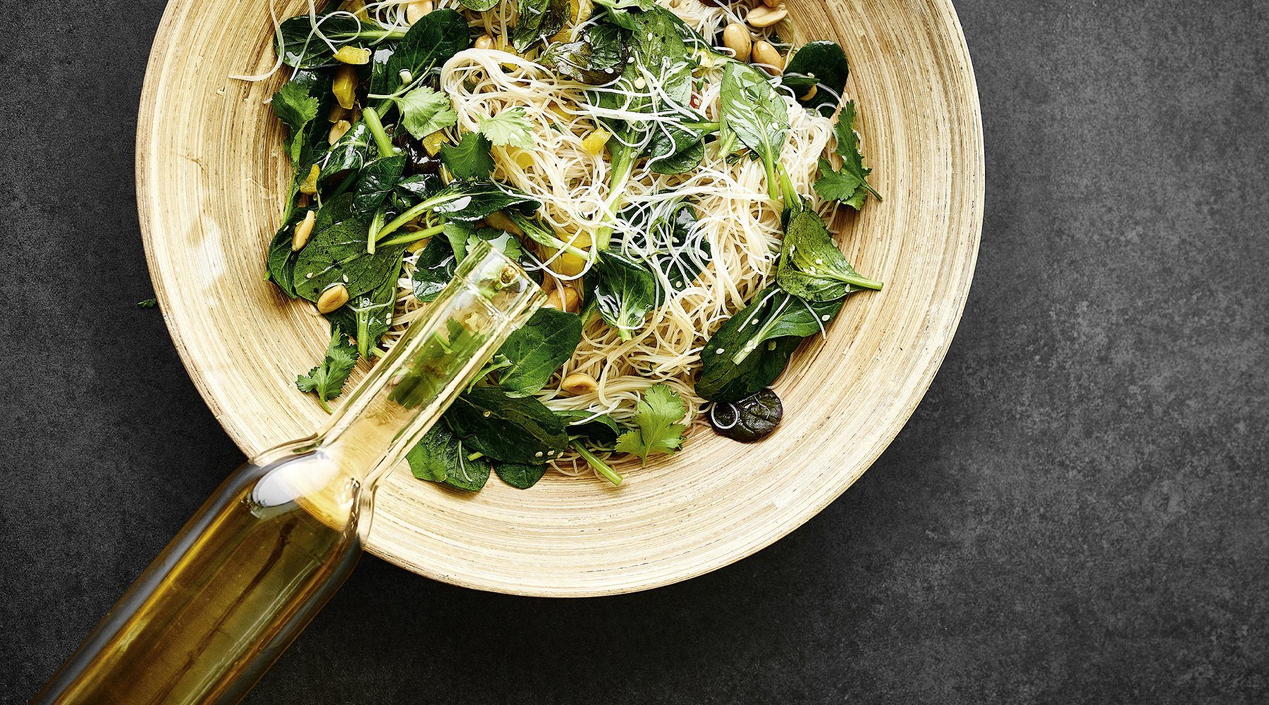 Glasnudelsalat an Curry-Mango-Dressing