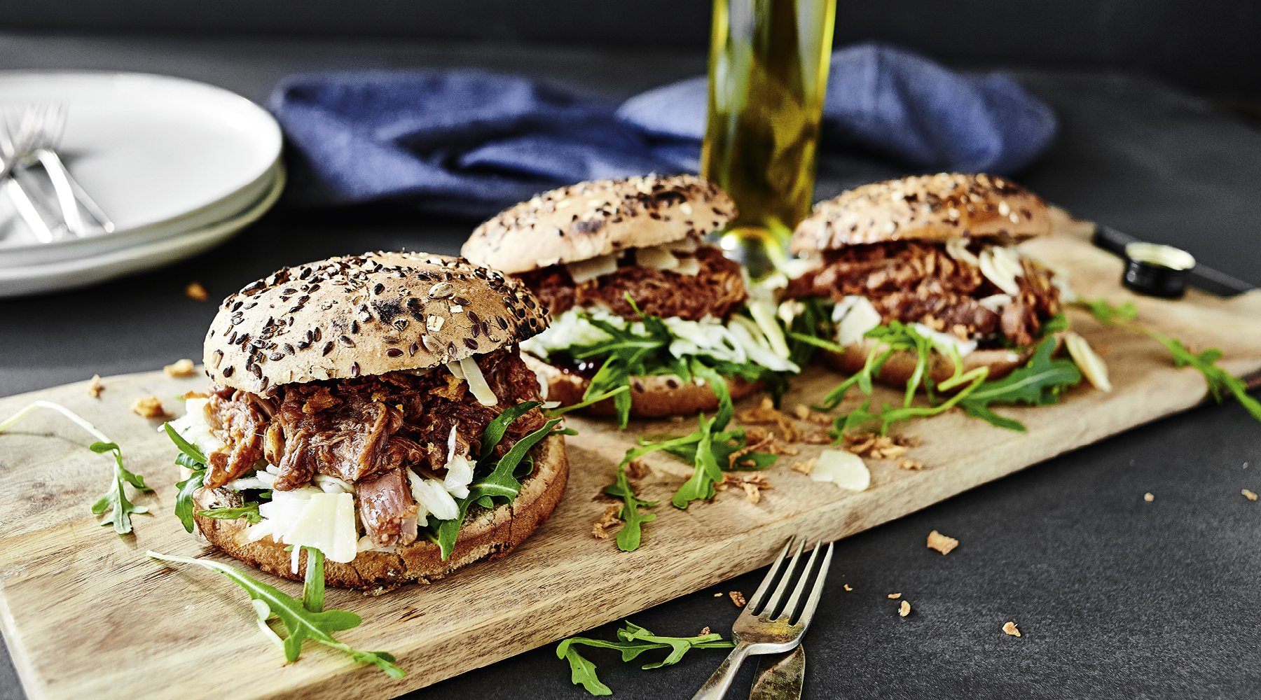 RÖSTZWIEBEL-PULLED-PORK-BURGER