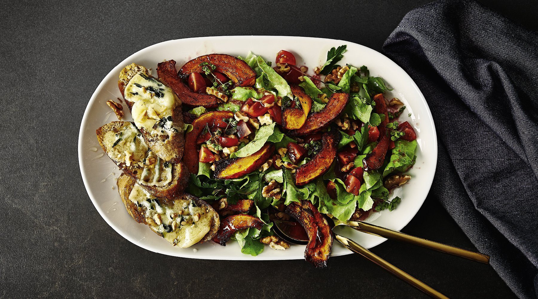 HERBSTSALAT MIT BLAUSCHIMMELKÄSE