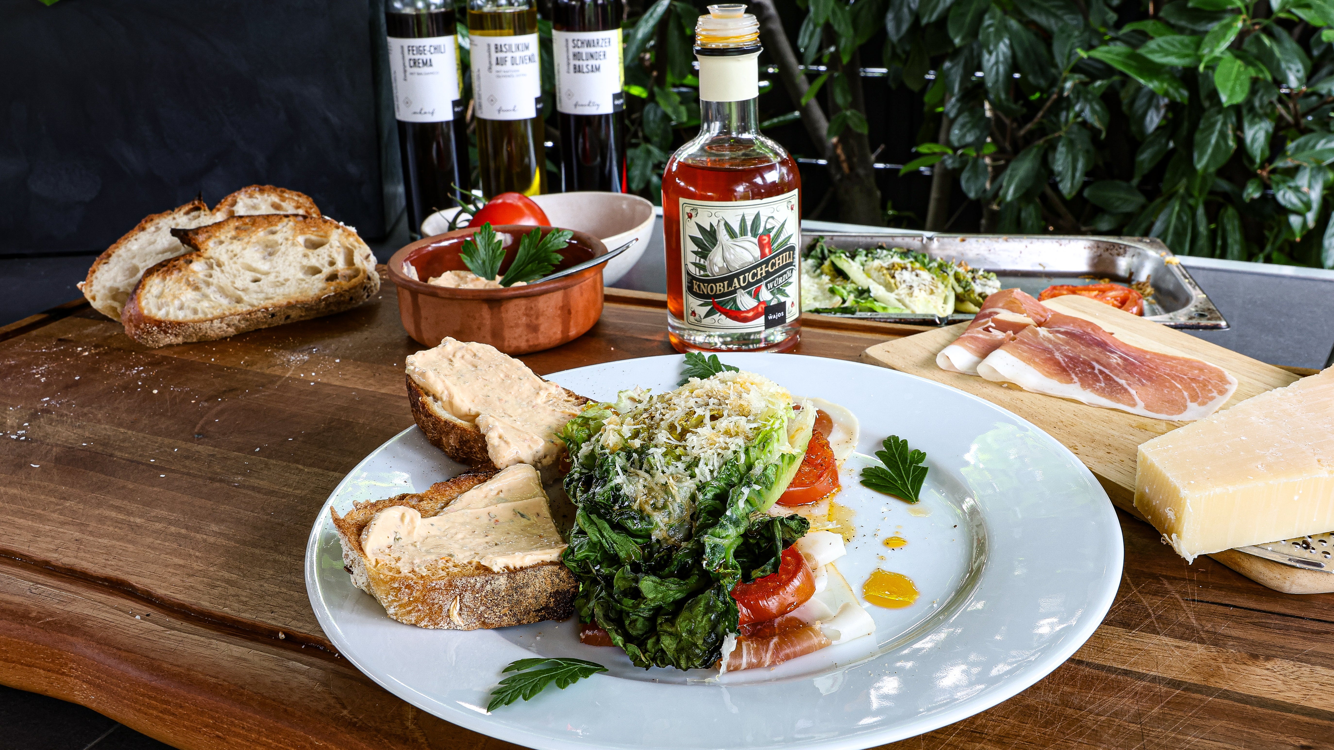 Romanasalat mit Parmesankruste