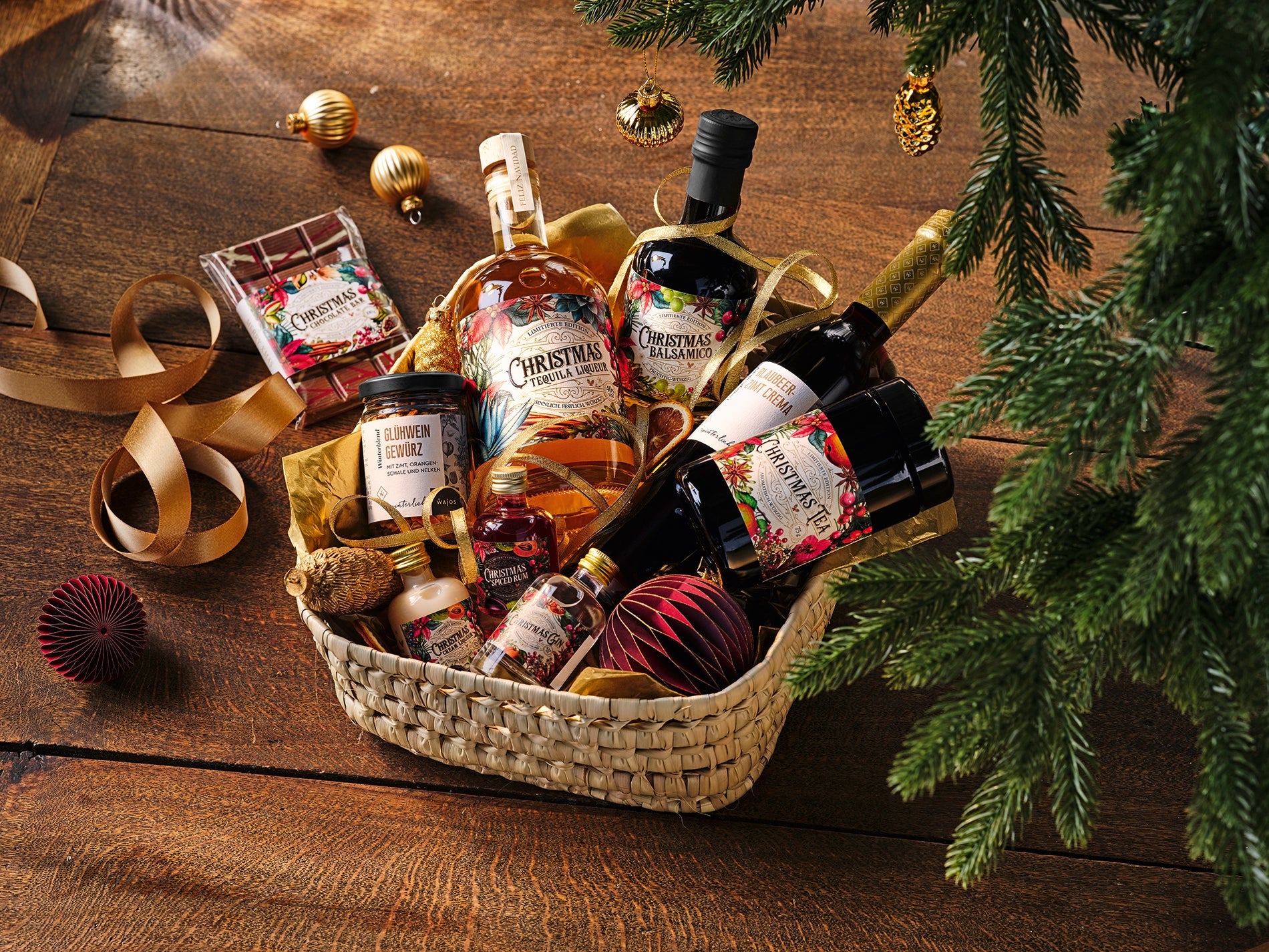 Weihnachtsgeschenkkörbe: Feinkost-Spezialitäten liebevoll zusammenstellen