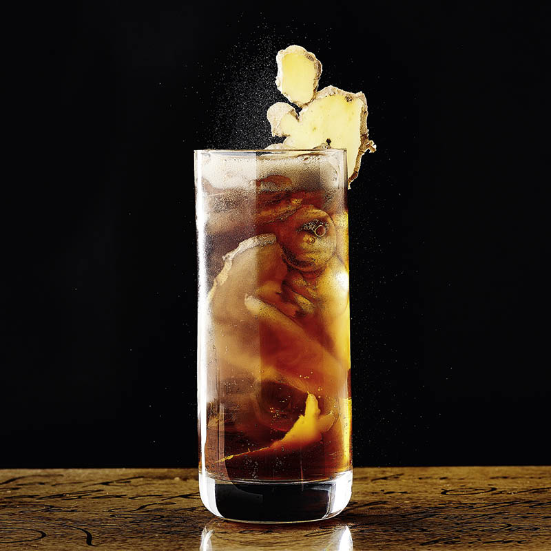 Absacker im Cocktailglas mit Ingwer