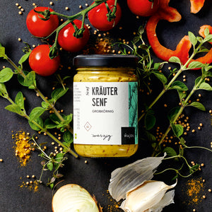 Kräuter Senf dargestellt mit Aromen