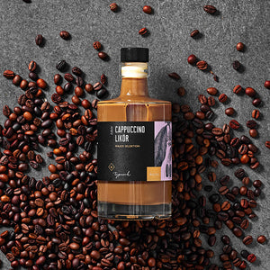 Cappuccino Likör dargestellt mit Kaffeebohnen