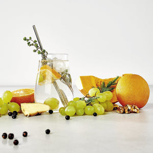 Indian Summer Gin dargestellt als Gin Tonic im Cocktailglas