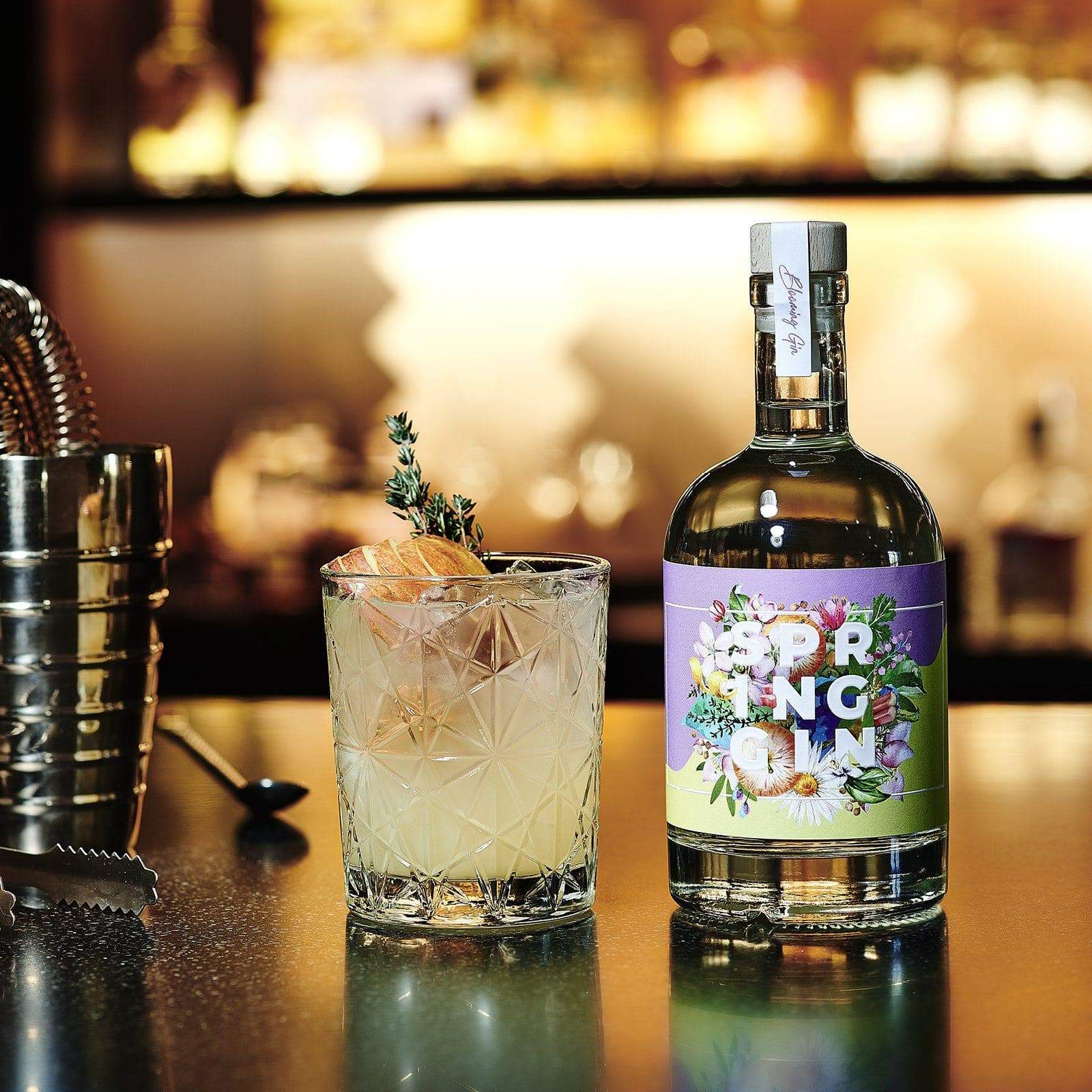Spring Gin dargestellt mit Cocktail