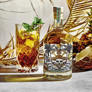 Alter Willi Likör dargestellt mit Cocktails