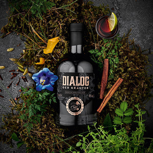 Dialog der Kräuter - Kräuterlikör dargestellt mit Aromen