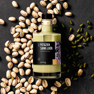 Pistazien Sahne-Likör dargestellt mit Pistazien