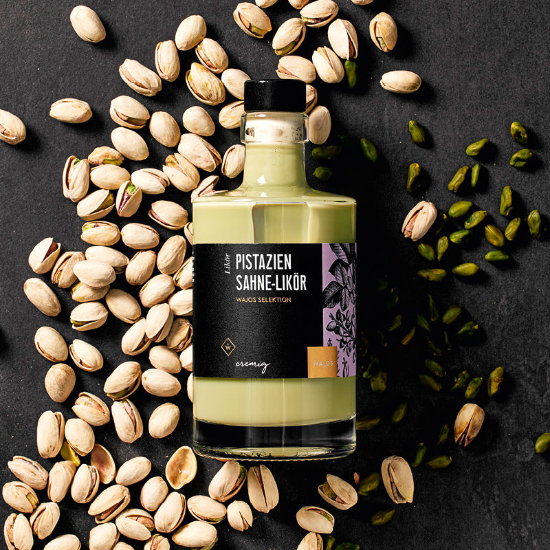 Pistazien Sahne-Likör dargestellt mit Pistazien