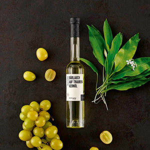 Bärlauch auf Traubenkernöl dargestellt mit Aromen