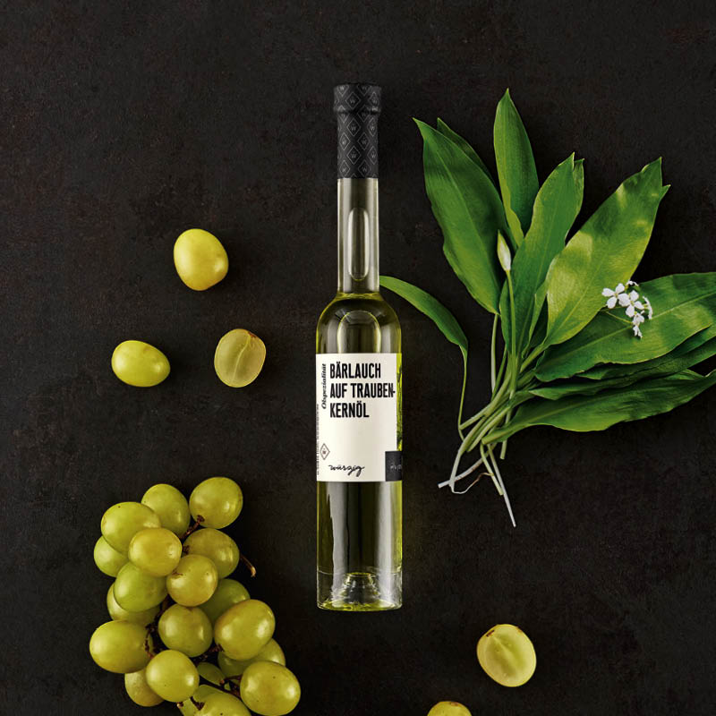 Bärlauch auf Traubenkernöl dargestellt mit Aromen