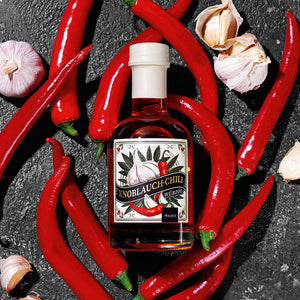 Knoblauch-Chili Würzöl dargestellt mit Aromen