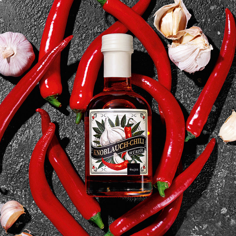 Knoblauch-Chili Würzöl dargestellt mit Aromen