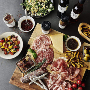 Antipasti-Platte mit Snacks