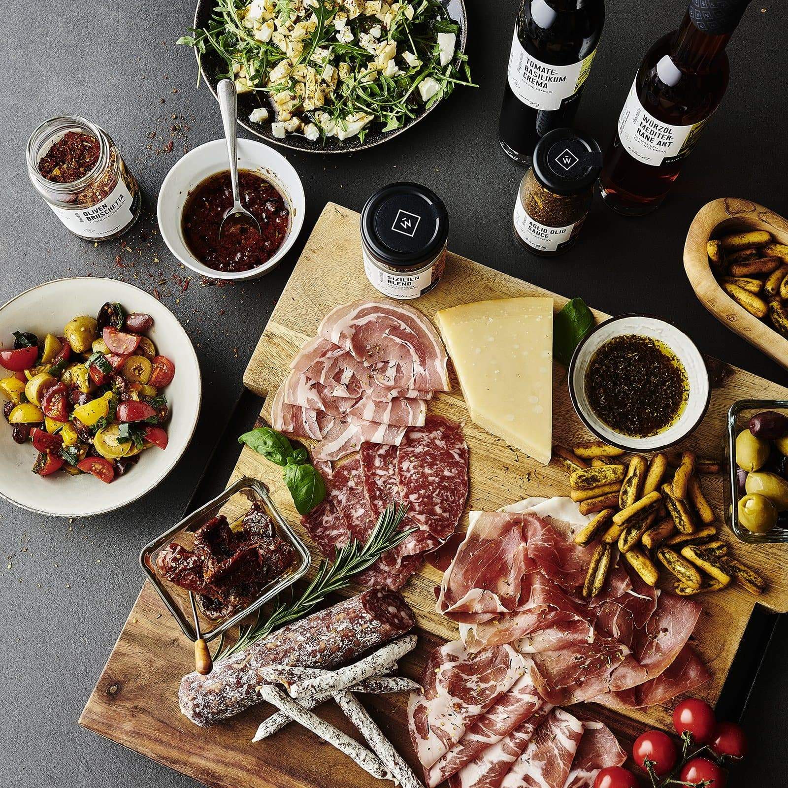 Antipasti-Platte mit Snacks