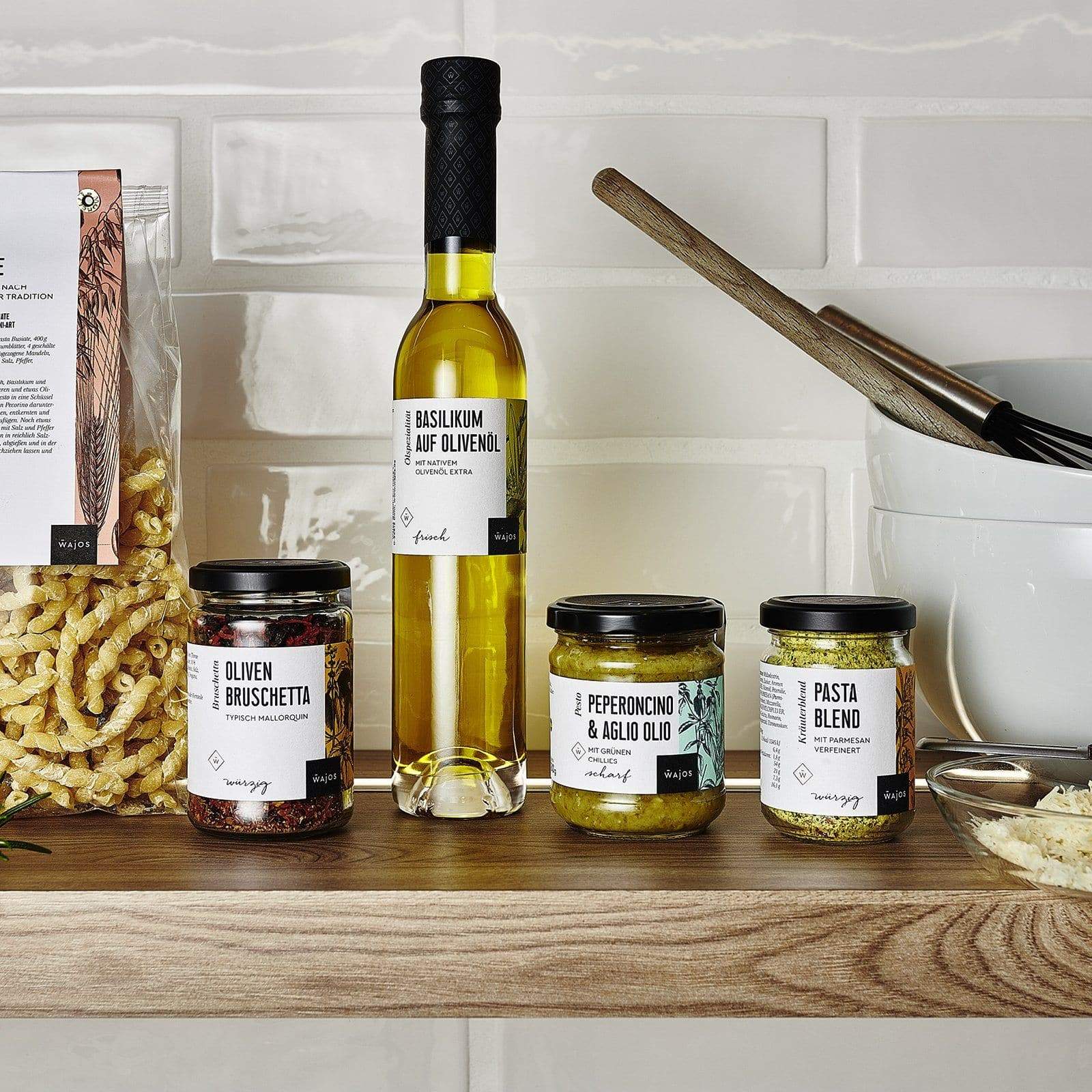 5 Produkte im Küchenregal