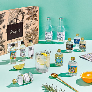 Produkte Gin Tasting Set 2 dargestellt mit Cocktail und Kartonage