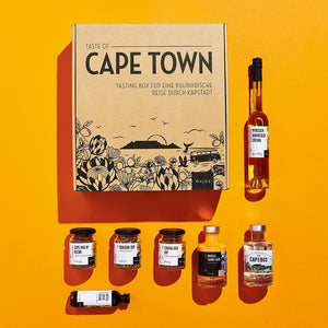 Taste of Cape Town Set Produkte liegend mit Geschenkkarton im Cape Town Stil