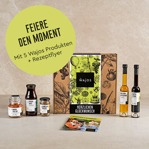 Wajos Geschenkset Herzlichen Glückwunsch mit Produkten stehend