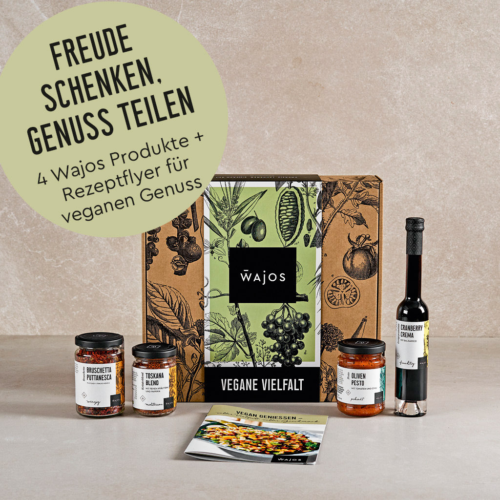 Wajos Geschenkset vegan mit Produkten stehend