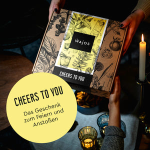 Wajos Geschenkset Cheers Geschenkeübergabe