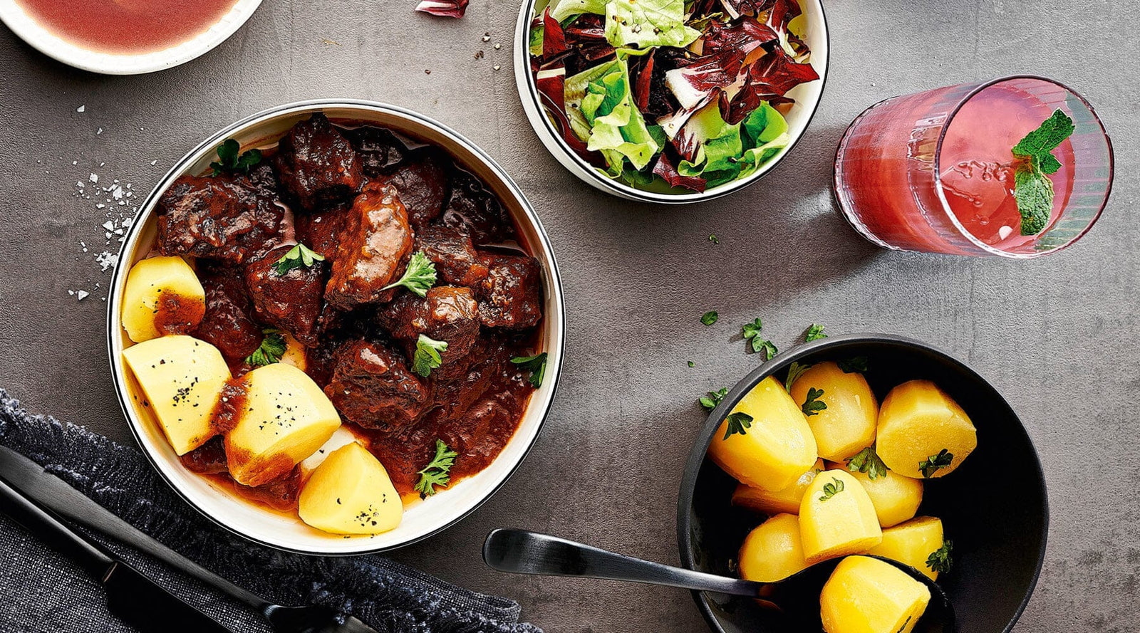 Gulasch Rezept: Zartes Rindergulasch zum Genießen Gulasch Rezept: Zartes Rindergulasch zum Genießen