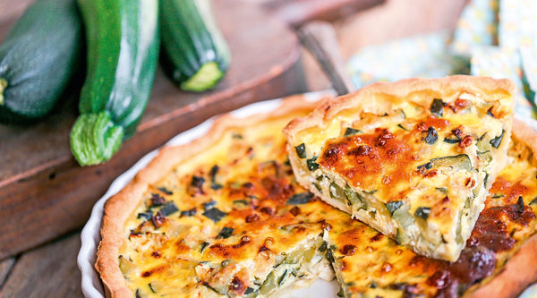 Zucchini Quiche für den herzhaften Genuss 

Mit einer Zucchini Quiche zaubern Sie ein leichtes, aber...
