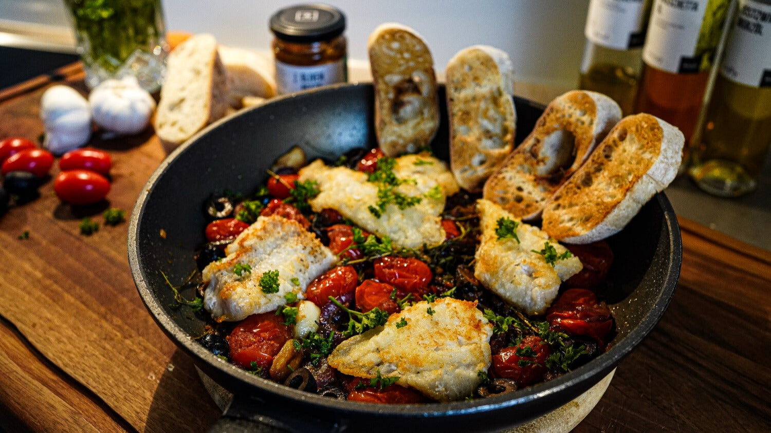 Mediterranes Rotbarschfilet mit Tomaten & Oliven | Wajos Mediterranes Rotbarschfilet mit Tomaten & Oliven | Wajos