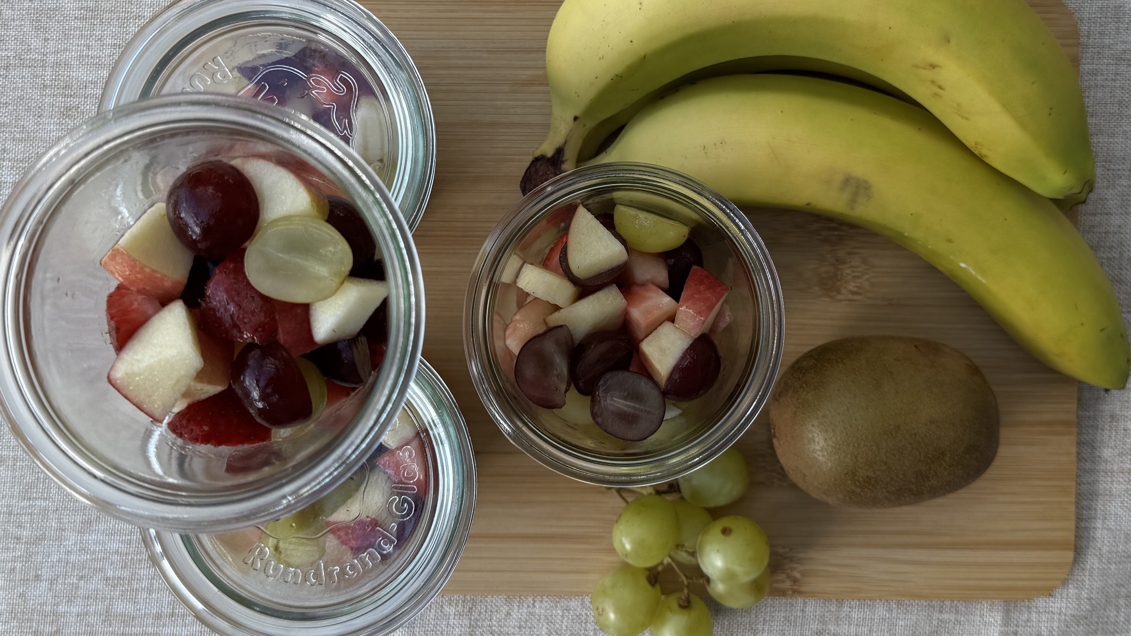 Obstsalat im Glas