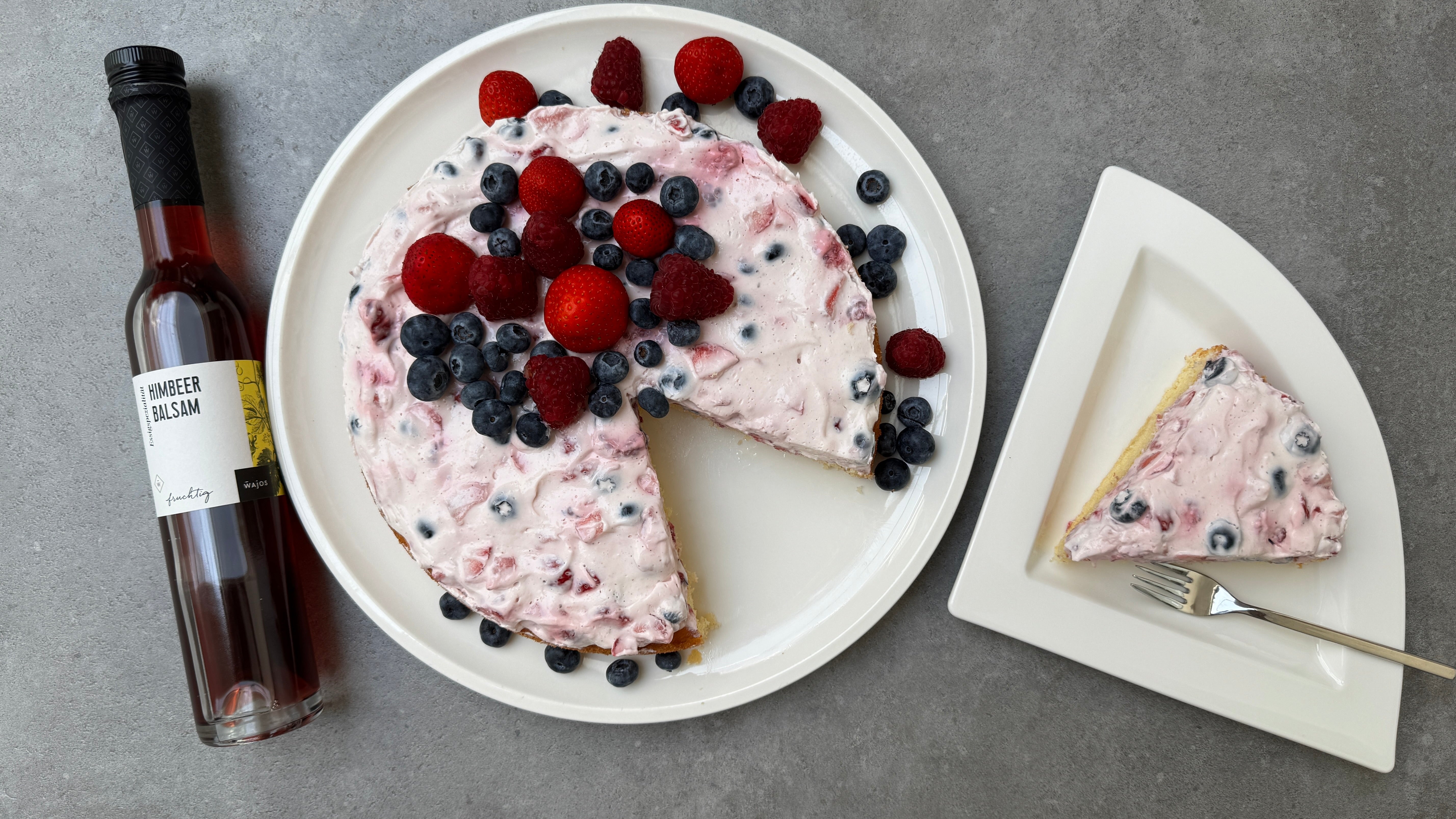Beerentorte: Sommerliche Torte mit roten Beeren