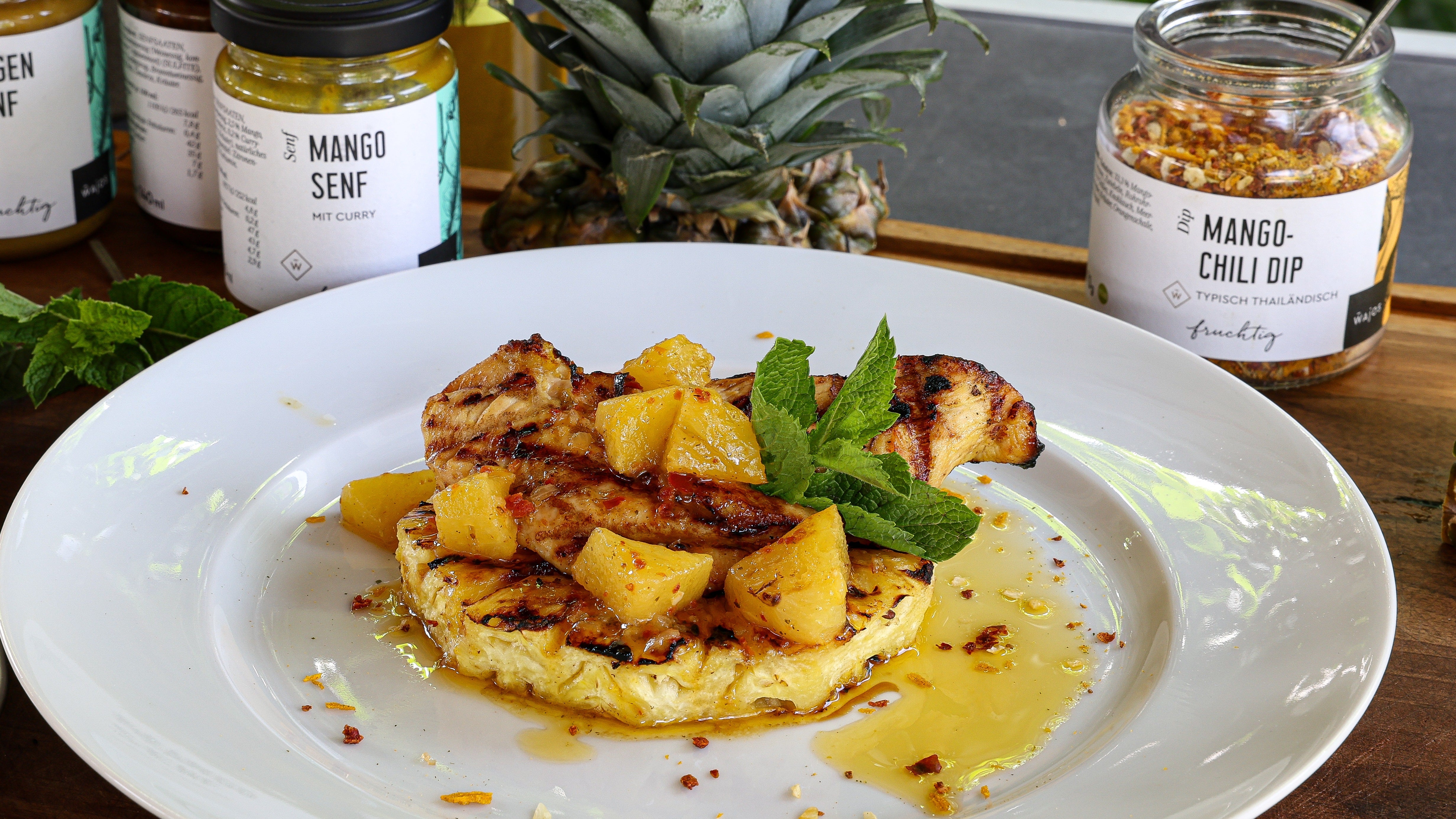 Gegrillte Ananas mit Hähnchen vom Grill