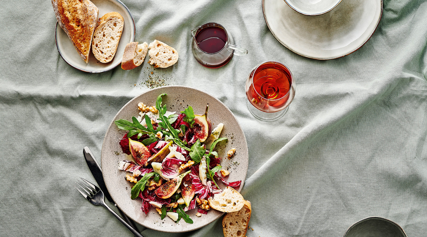 Bunter Herbstsalat mit Walnüssen, Feigen & Pecorino Rezept Bunter Herbstsalat mit Walnüssen, Feigen & Pecorino Rezept