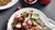 Pfirsich-Tomaten Brotsalat mit Himbeer-Vinaigrette