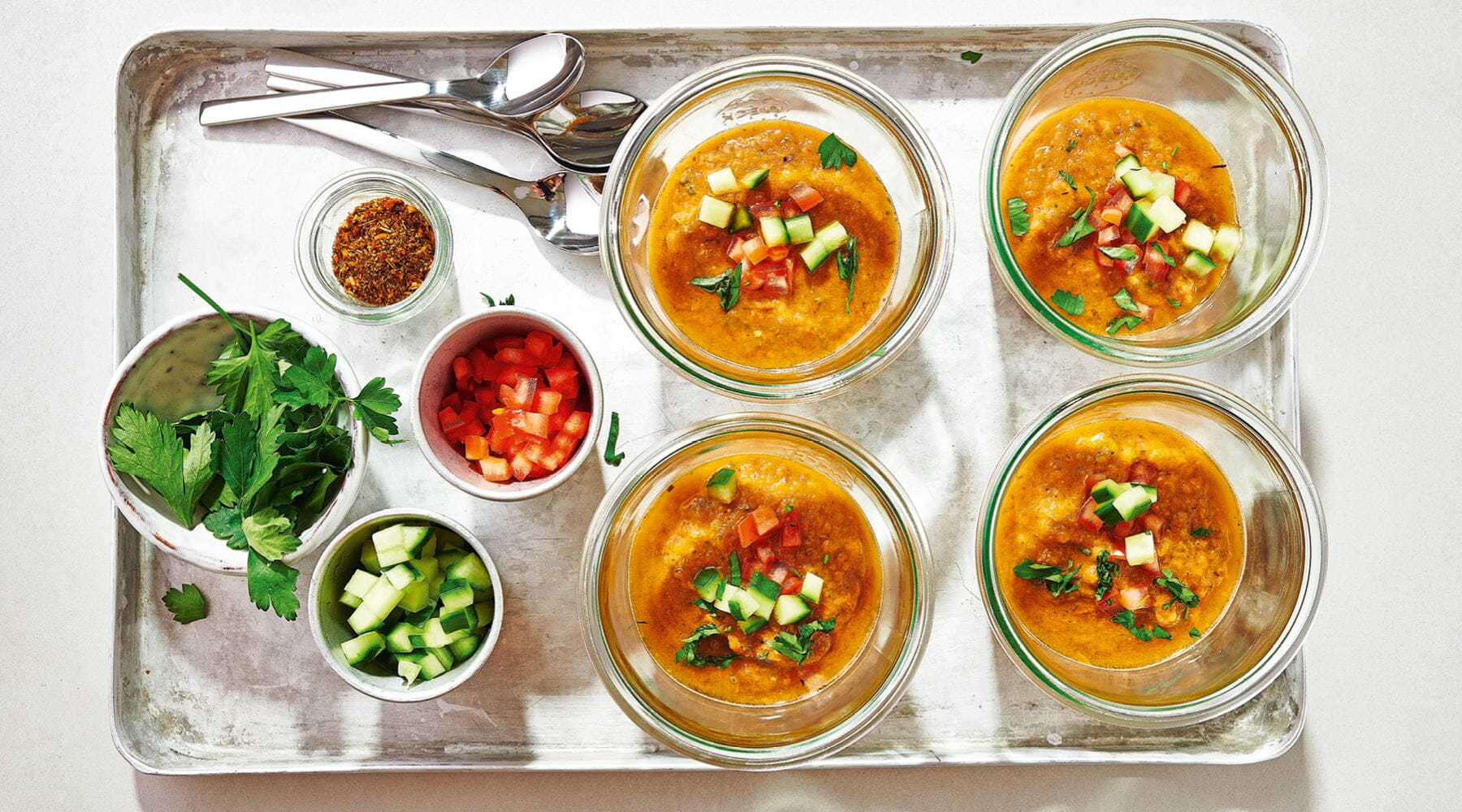 Gazpacho – Spanische kalte Suppe für heiße Sommertage