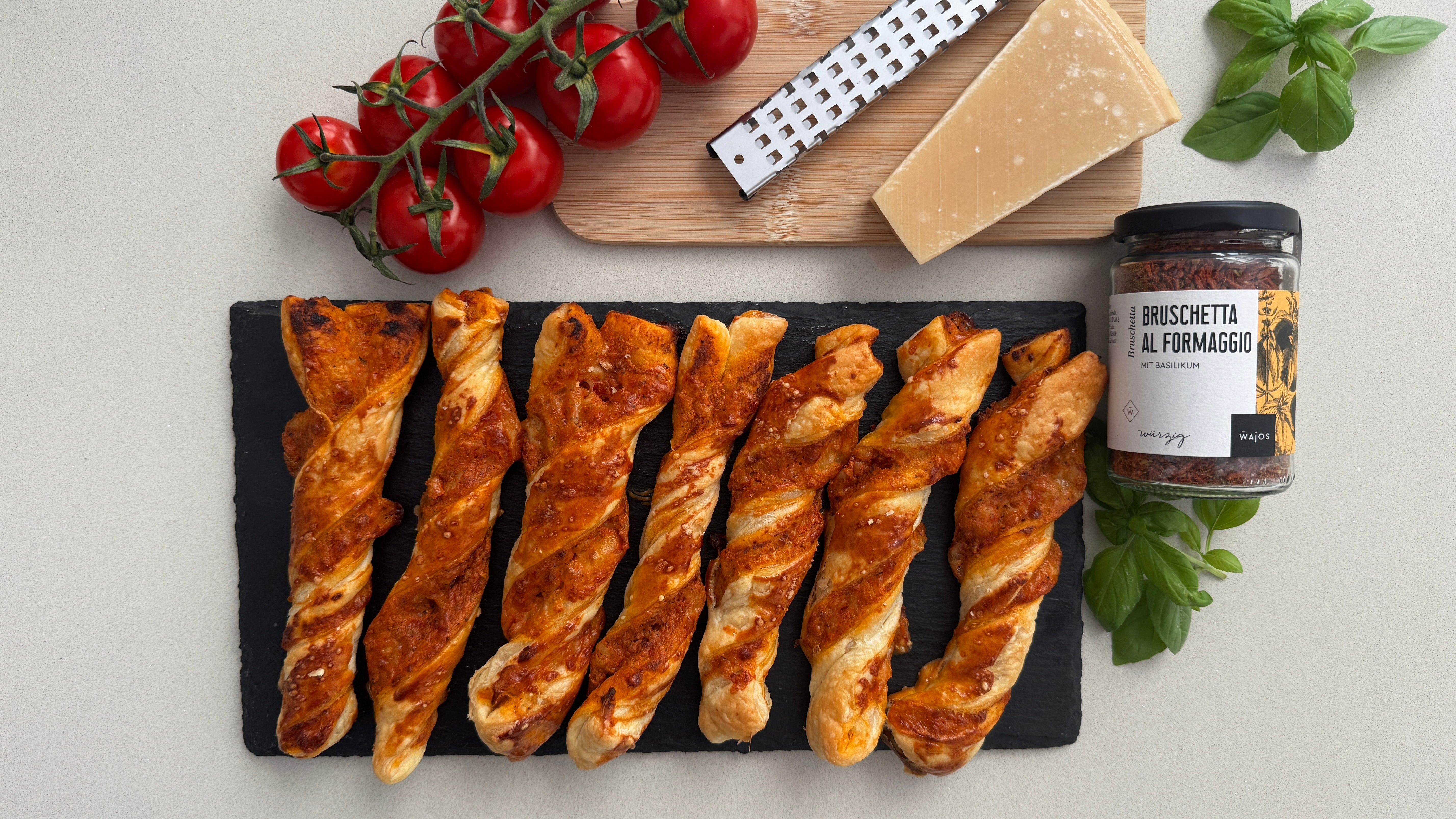 Käsestangen Rezept: schnelles Fingerfood mit Blätterteig