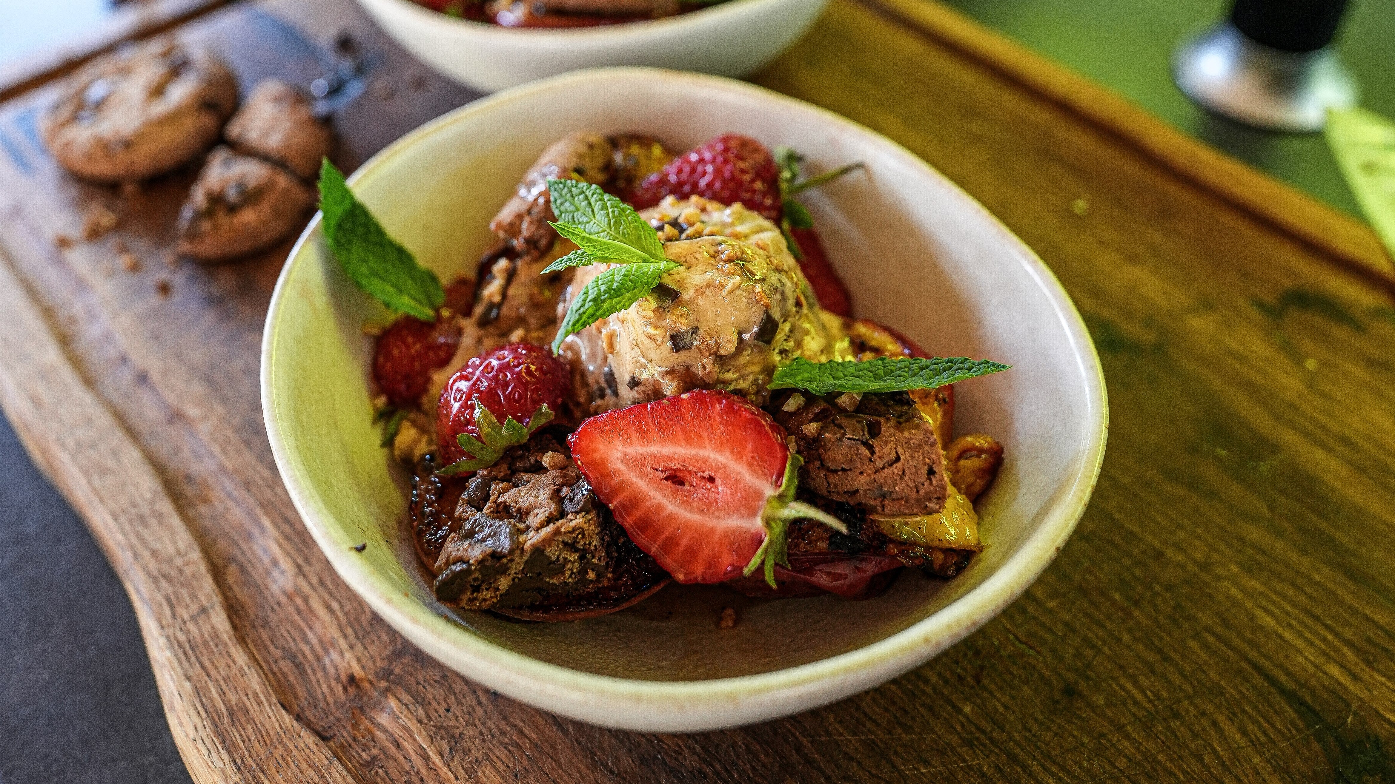 Sommerdessert – gegrillte Nektarinen mit Eis