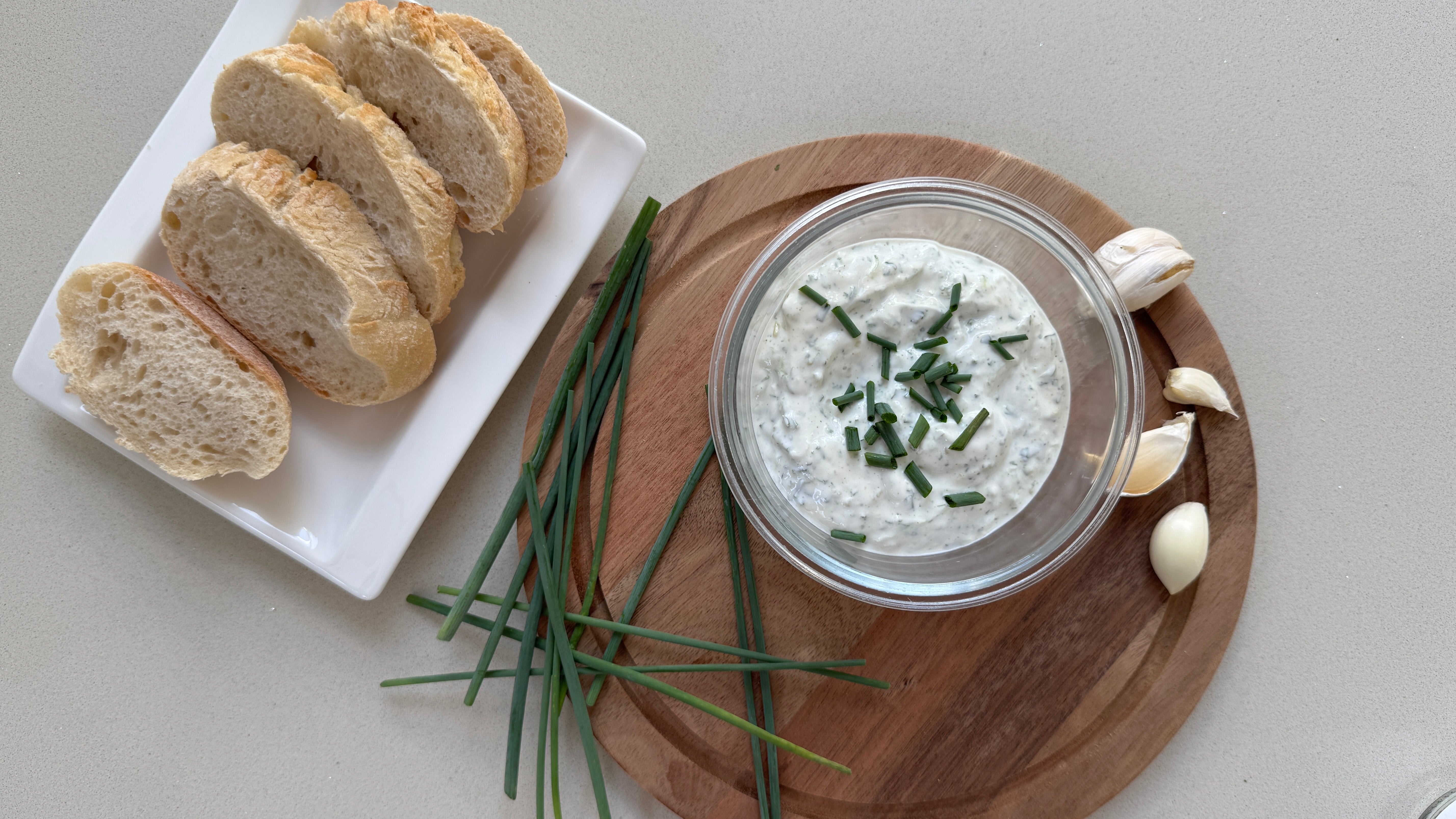 Tzatziki Dip: selbstgemachtes Zaziki wie beim Griechen