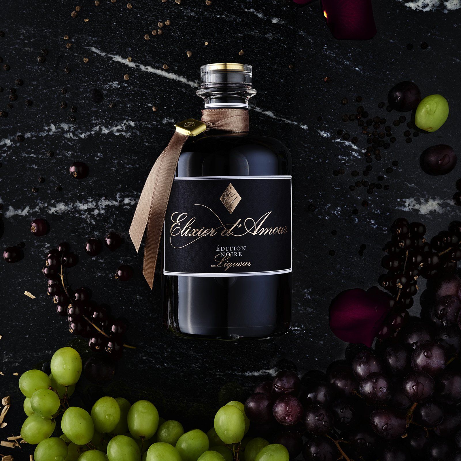 Elixier d'Amour Edition Noirein dargestellt mit Aromen