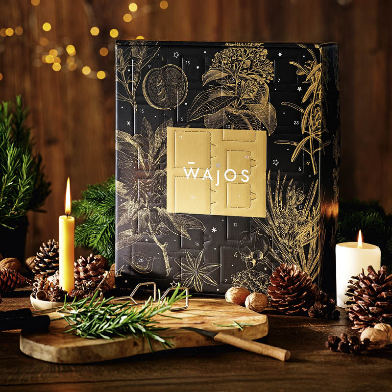 Wajos BBQ Adventskalender auf weihnachtlich gedecktem Tisch